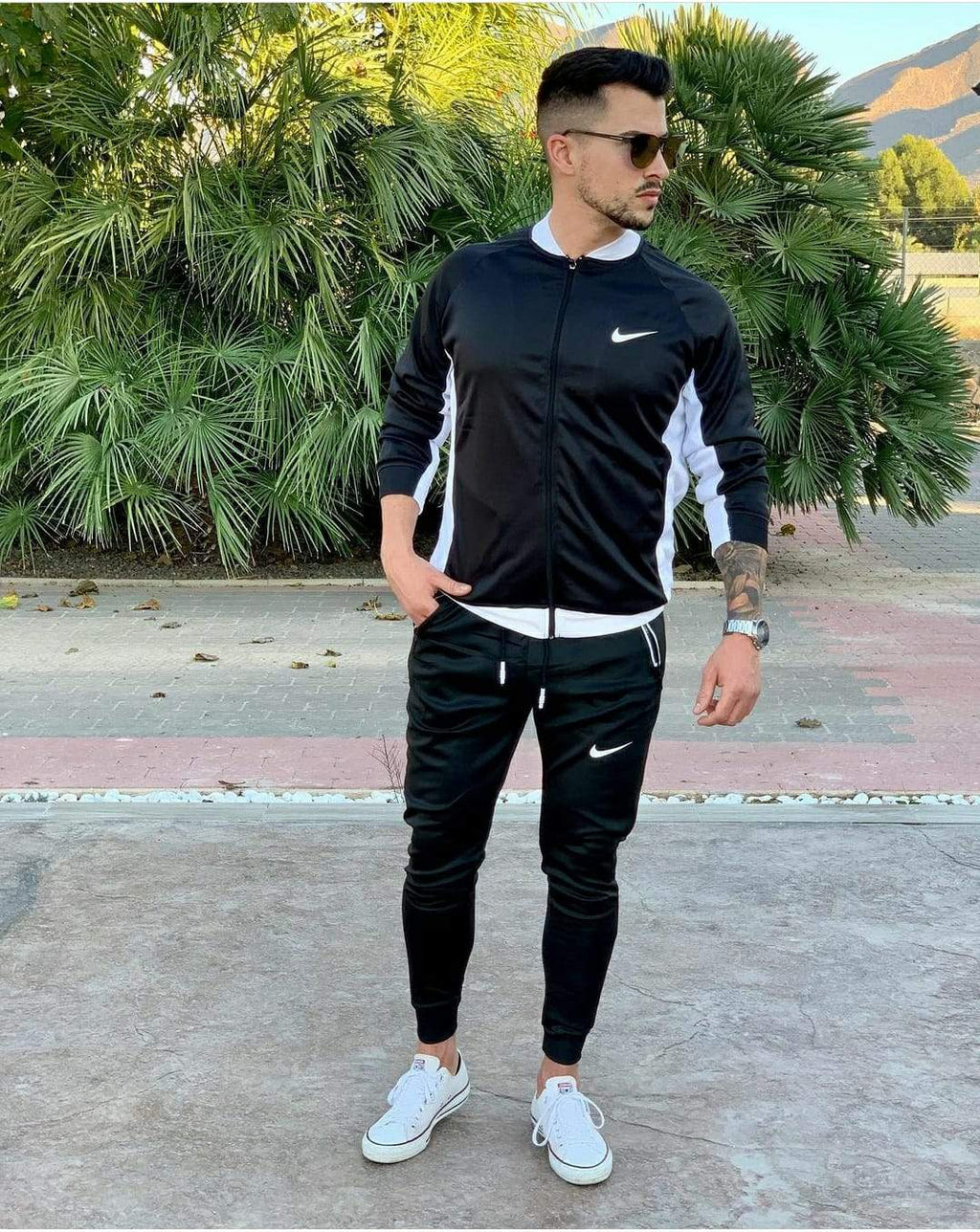 CHÁNDAL NIKE CHAQUETA CREMALLERA Y PANTALONES CON BOLSILLOS REFLECTANTES