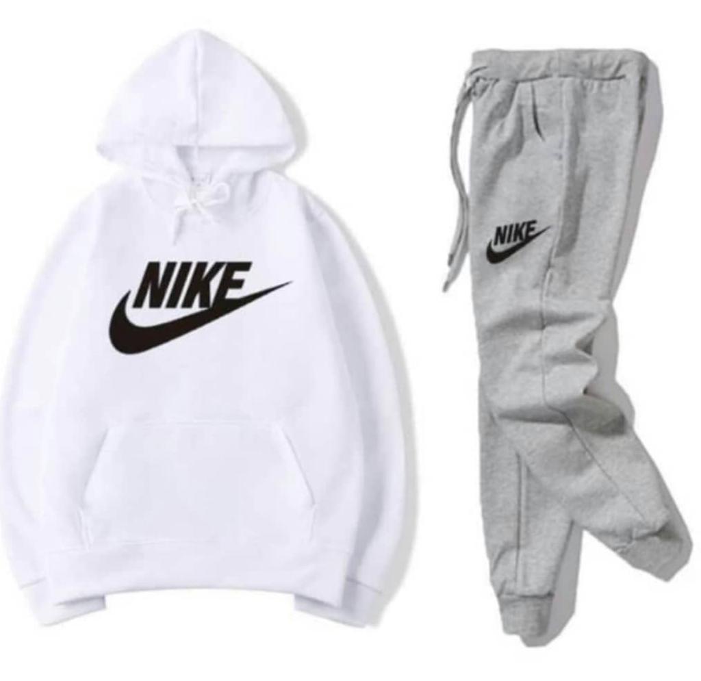 CONJUNTO CHANDAL NIKE CON CAPUCHA